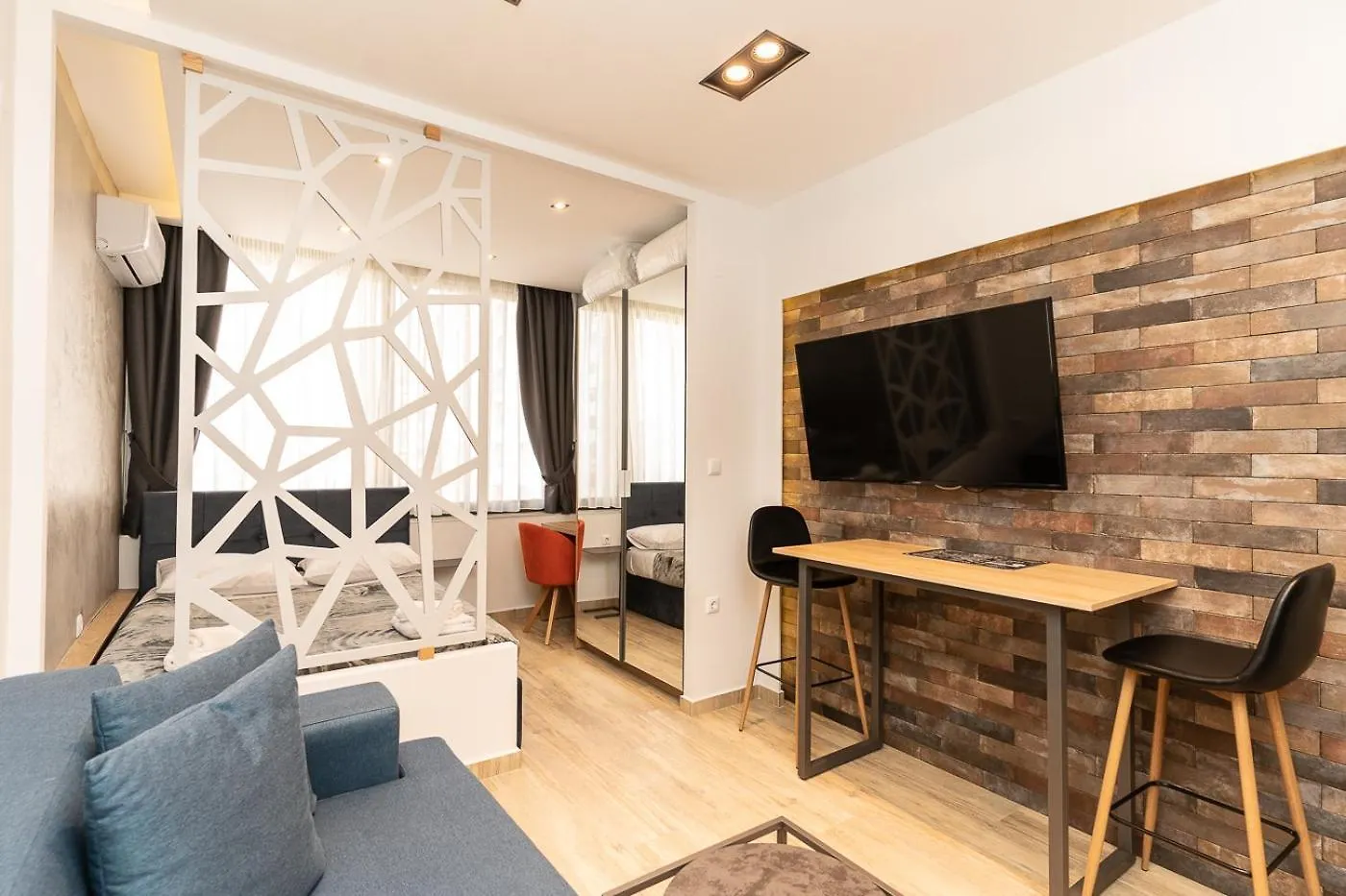 Delmare Val Studio Thessaloniki
